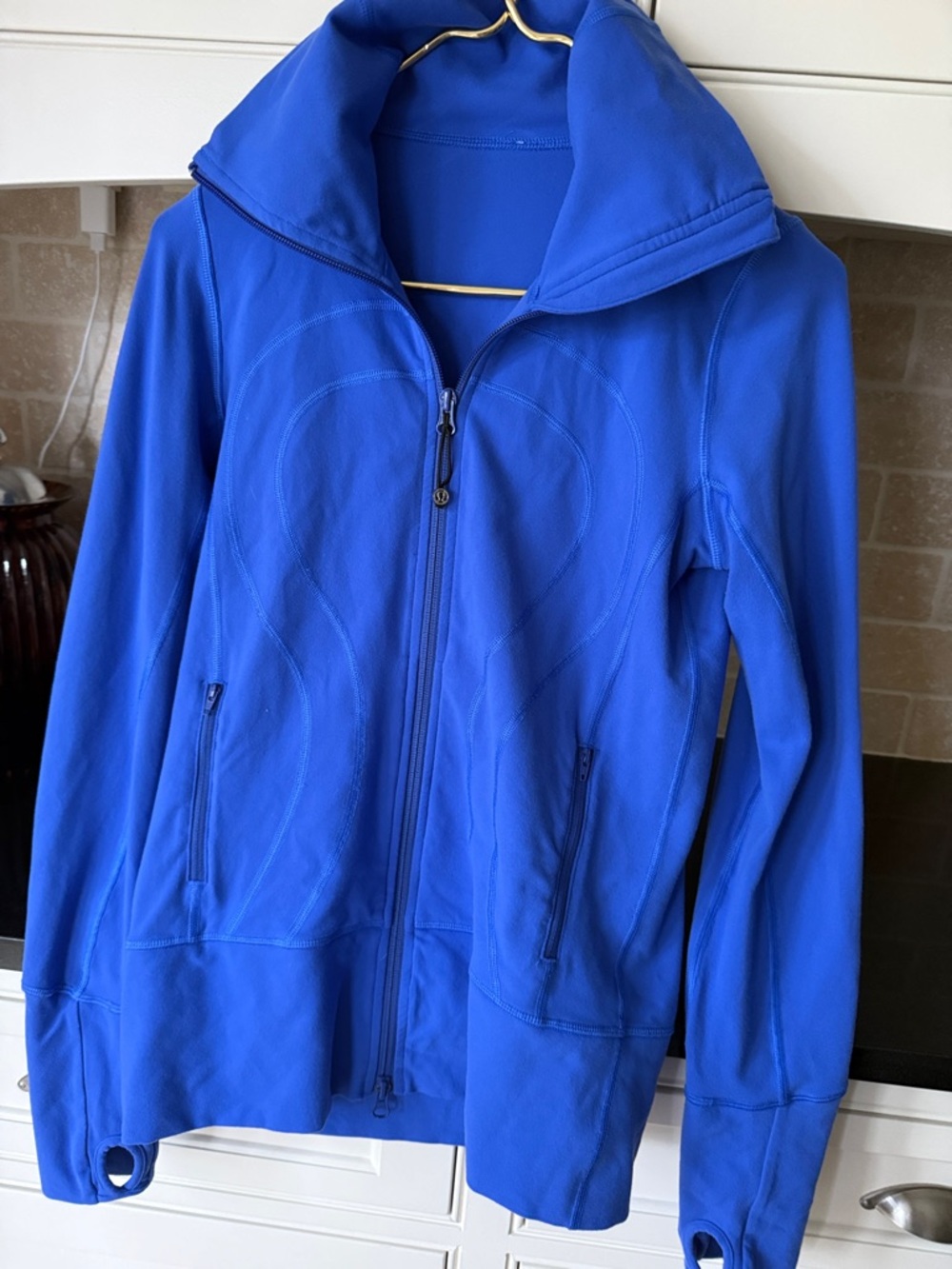 Lululemon size 4 zip up jacket